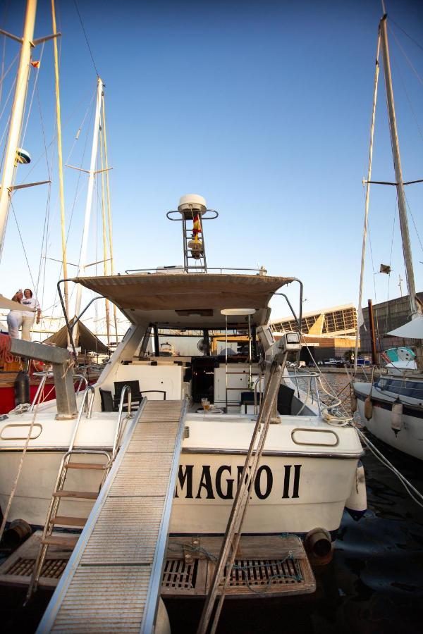 Magno II Boat Hotel Sant Adria de Besos Exterior foto