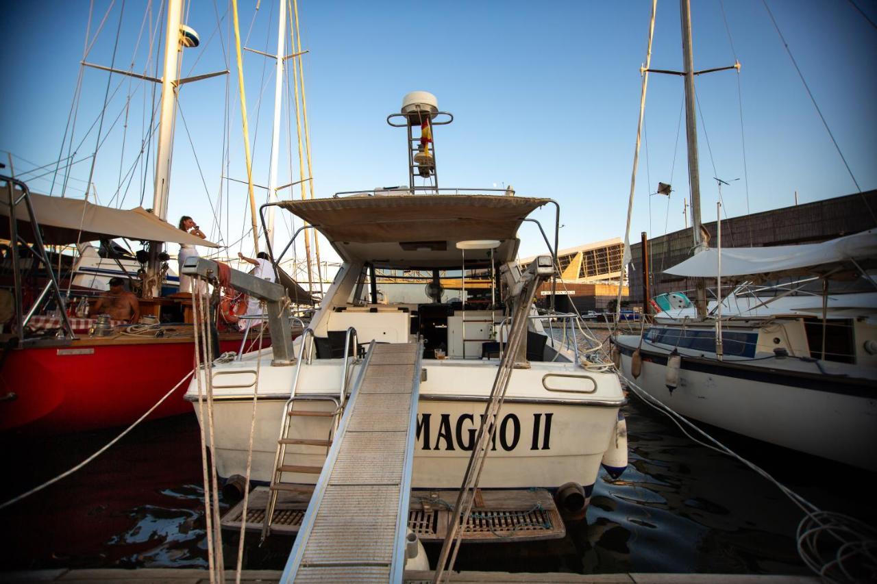Magno II Boat Hotel Sant Adria de Besos Exterior foto