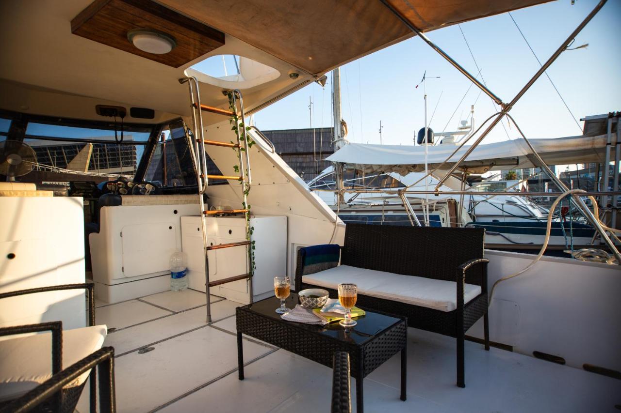 Magno II Boat Hotel Sant Adria de Besos Exterior foto